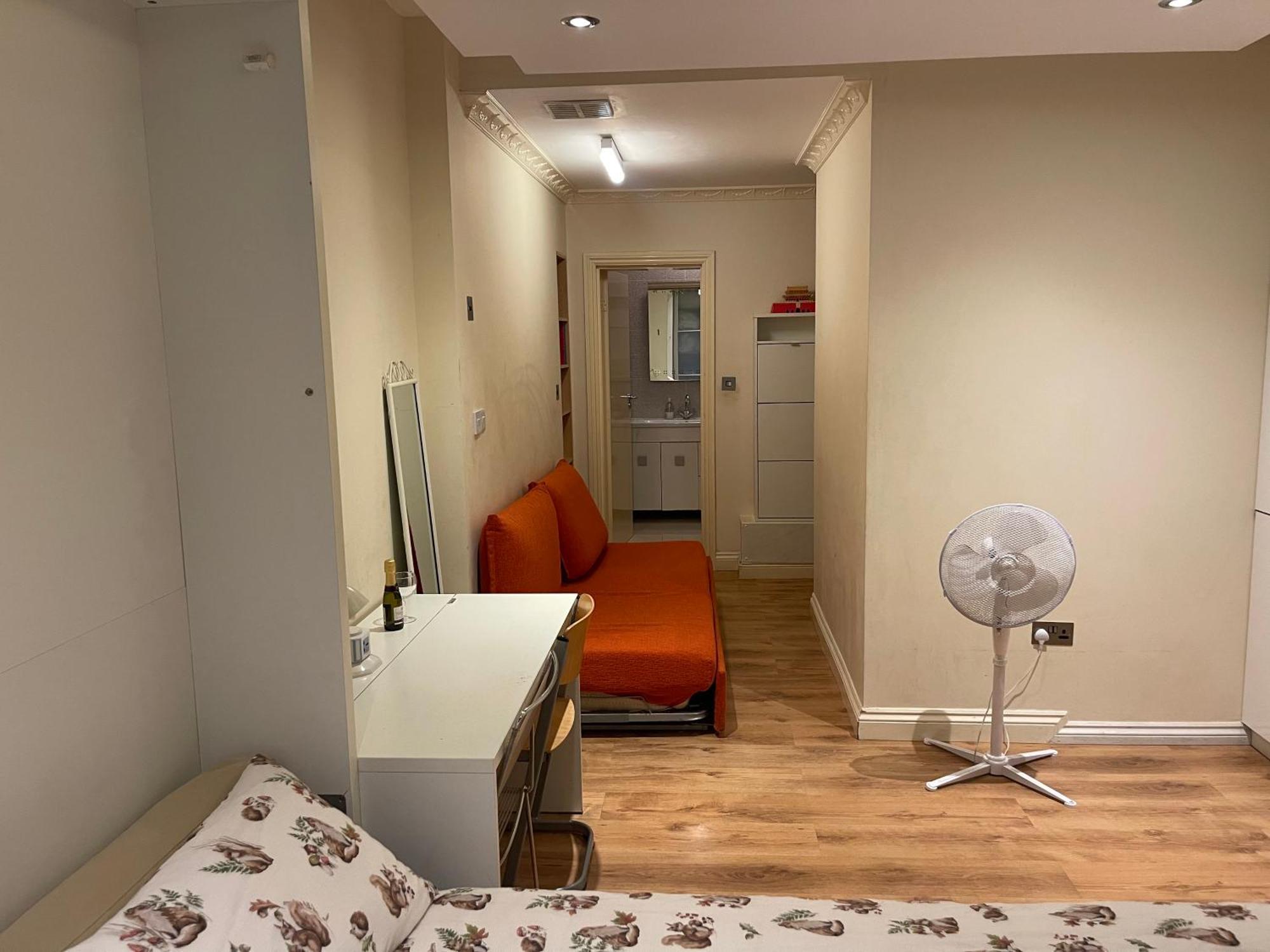Crestview Place * Londra